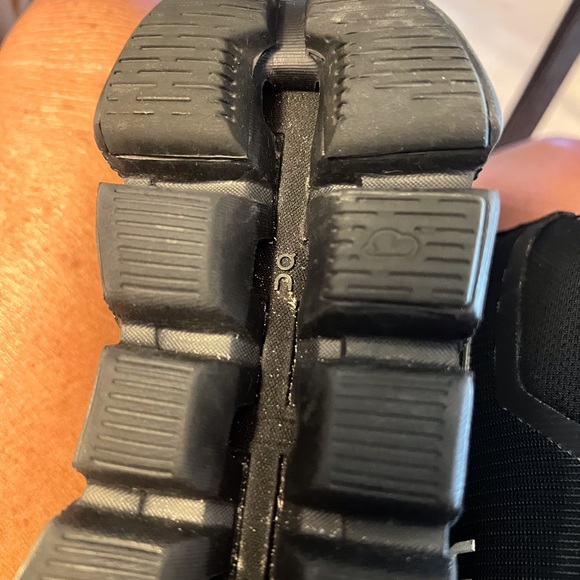 On Cloud Swiss Engineered Black running Sneakers Women’s size 6 - Picture 13 of 14